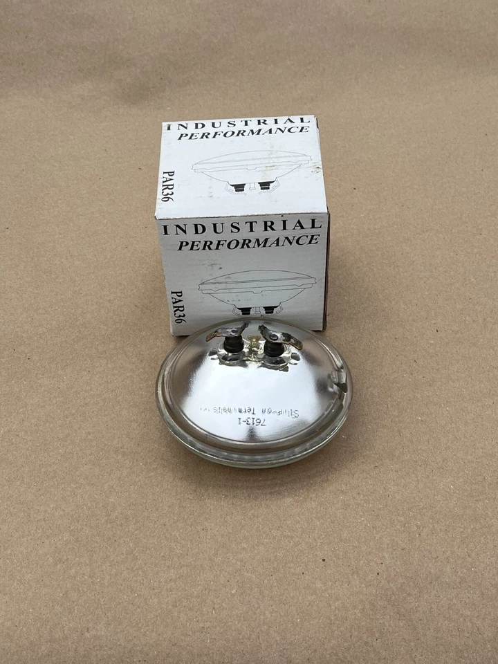 GE Industrial Performance Par36 sealed beam 8 watt 6V / slip on terminals - Image 3 of 4