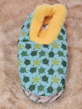 Snoozies Women's Slippers NWT Turtles Green Blue Yellow Medium 7/8 New