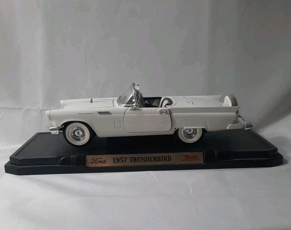 Ford 1957 Thunderbird ダイキャストメタル Road Signature Ford Thunderbird Contemporary Manufacture Diecast