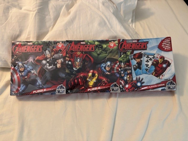 Marvel Avengers Jumbo Playing Cards and 2  Puzzle Set Kids Entertainment NEW
