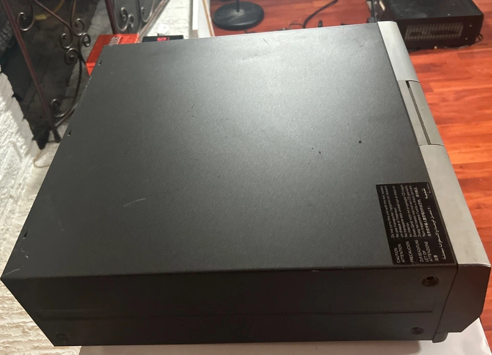 Cambiador de CD de 200 discos Kenwood CD-3260M - probado funciona muy bien - bisagra de puerta rota Foto 2 de 4