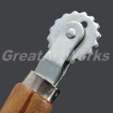 دبابيس وشارات Spur Wire