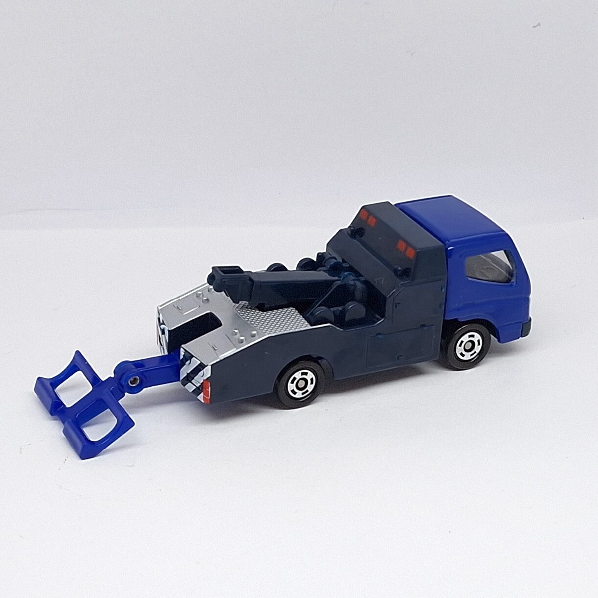 TOMICA Special Color MITSUBISHI FUSO CANTER TOW TRUCK TOMY DIECAST