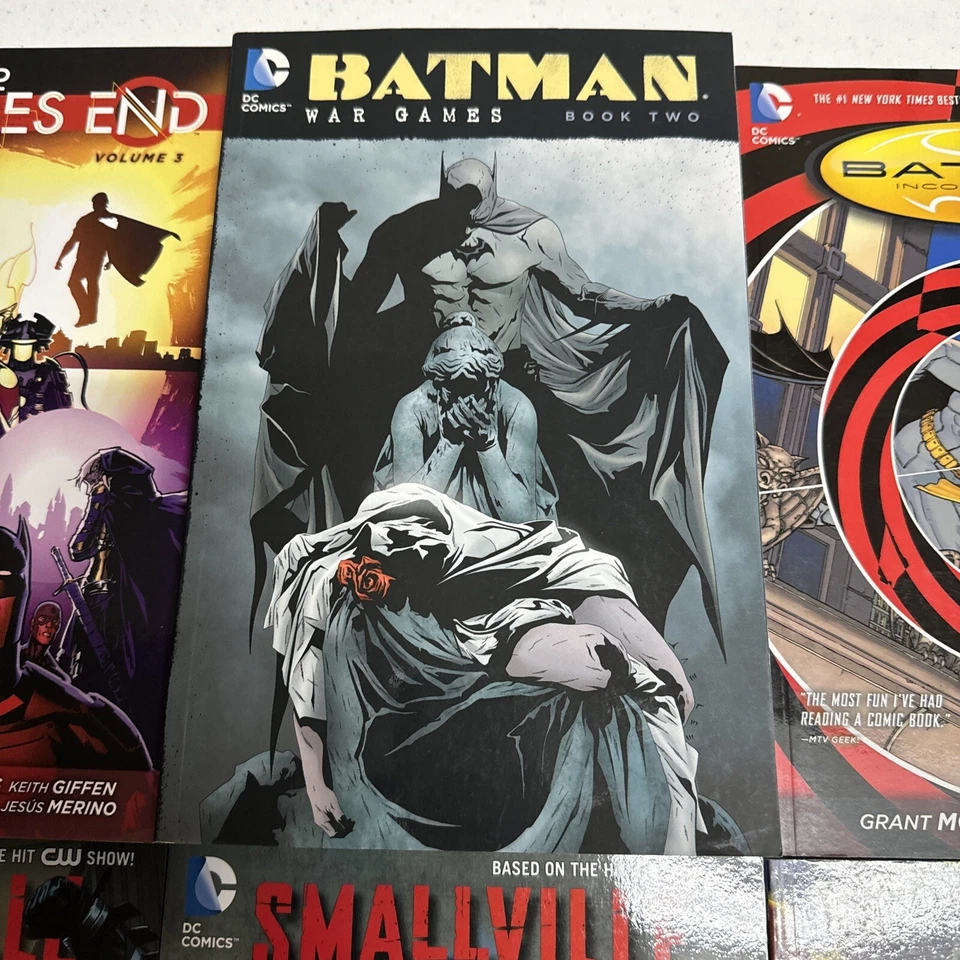 Lote 15 Novelas Gráficas DC Batman Smallville Swamp Thing Starman Batwoman +más Foto 4 de 4