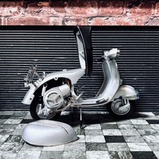 1 12 AUTOart Piaggio Vespa GS150 1957