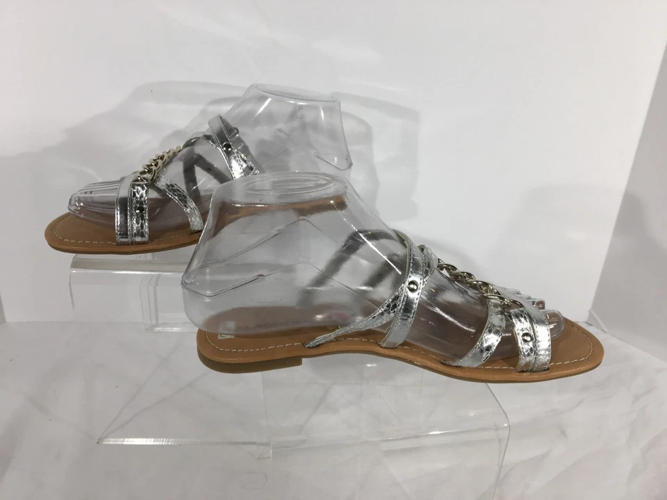 Sandalia encadenada con correa plana punta abierta para mujer clasificada plateada talla 7 M Foto 4 de 4