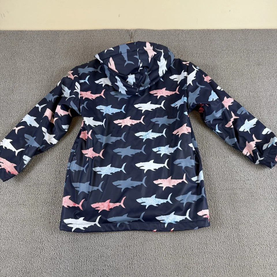 Abrigo de lluvia Hatley para niños chaqueta y pantalones talla 6 azul marino estampado de tiburón forrado con capucha Foto 3 de 4