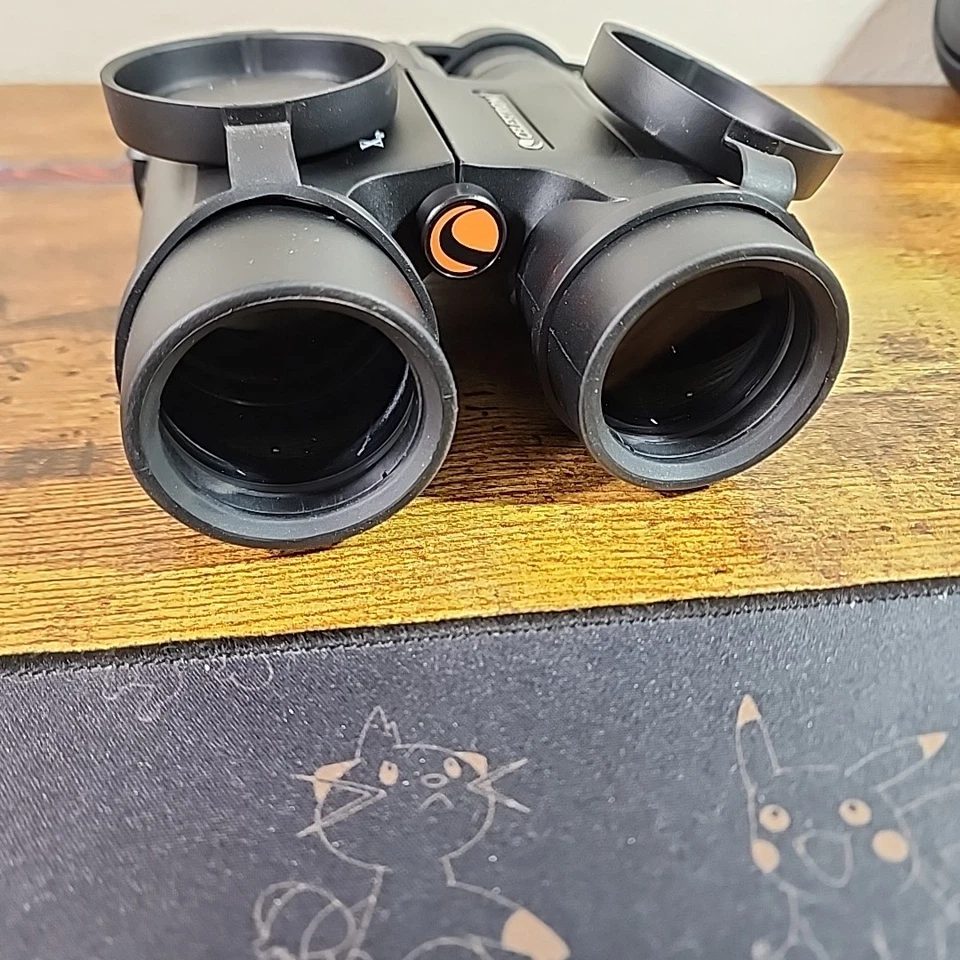 Celestron Compact Outland X 8x42mm Roof Binoculars With Case - Image 3 of 4