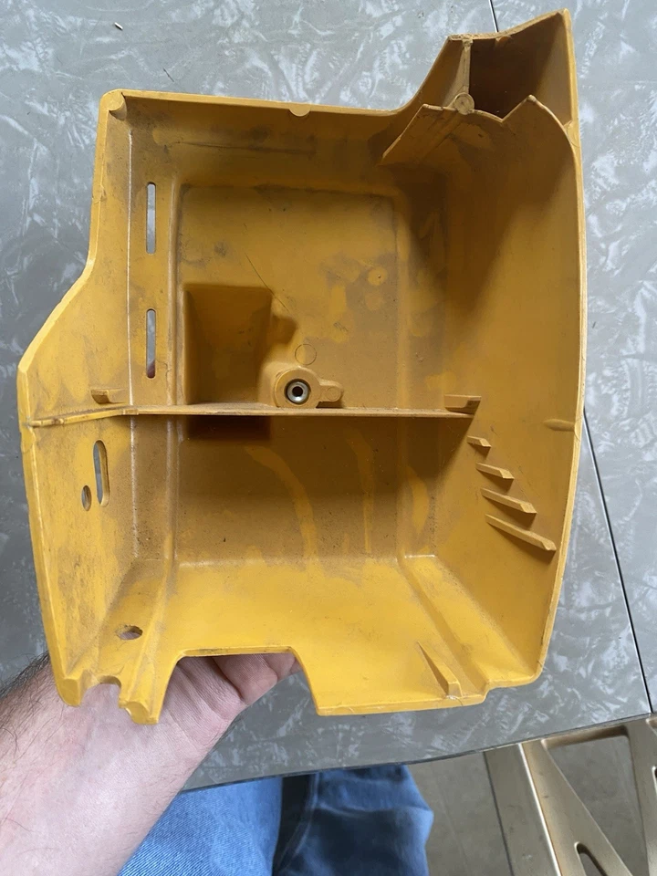 Motosierra Partner 505 34 09 29 cubierta filtro aire usada Foto 3 de 4