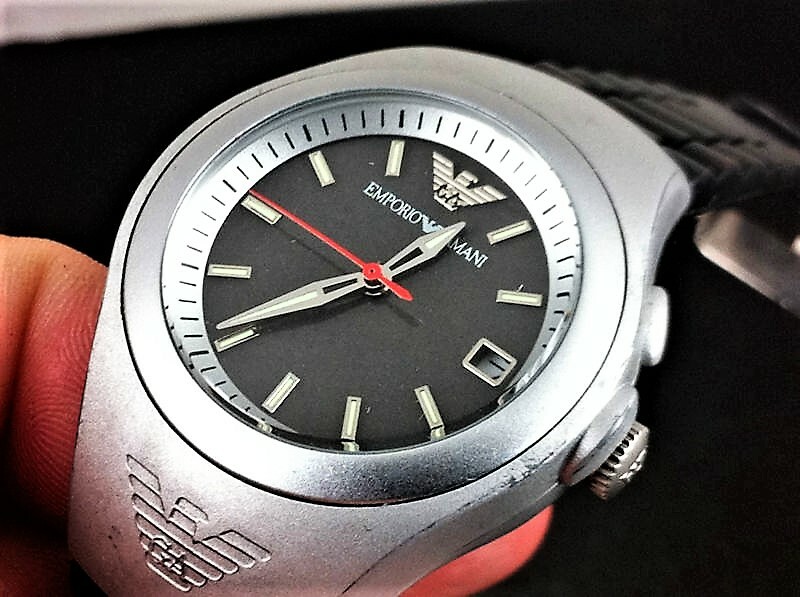 Montre homme élégante Armani AR1115, le cadeau d'anniversaire mémorable