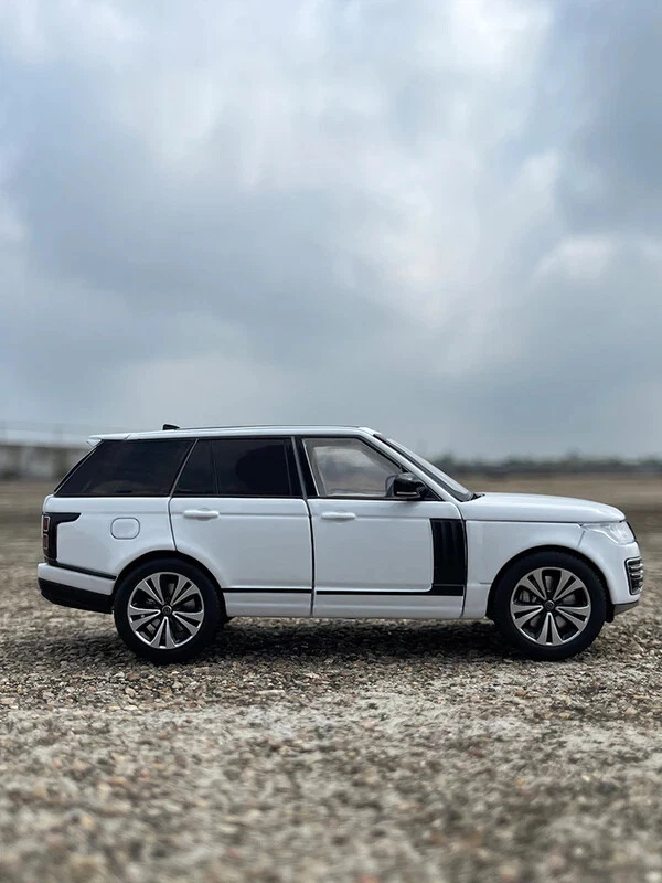 1:32 Range Rover SUV 2023 Alloy Model Car Toy Diecasts Sound Light Toy Vehicle - Image 2 of 4