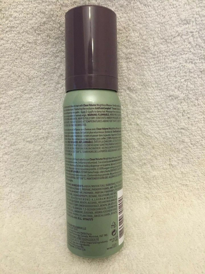 PUREOLOGY CUIDADO SERIO DEL COLOR: MOUSSE INGRÁVIDA VOLUMEN LIMPIO 2,2 OZ Foto 2 de 2