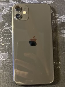 iphone 11 gebraucht schwarz mit ein paar kleinen kratzer