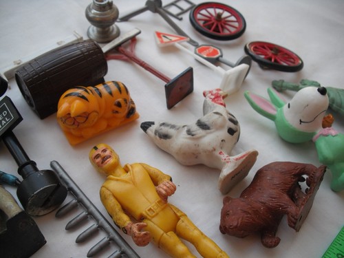 Lot of 60 Assorted LGB 1150 Track Clips Signs Animals Junk Parts,Figures,G Scale - Picture 18 of 24