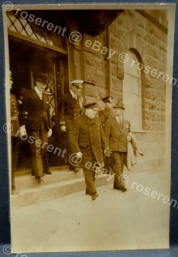 WW2 Iceland - Winston Churchill leaving the Parliament building - photo 9 by 6cm