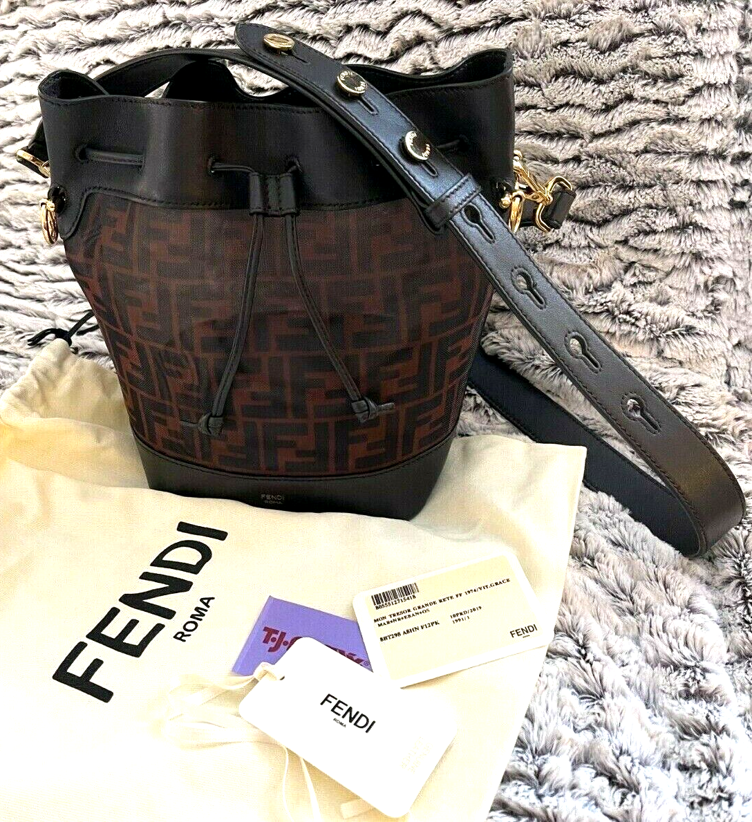 fendi bucketbag