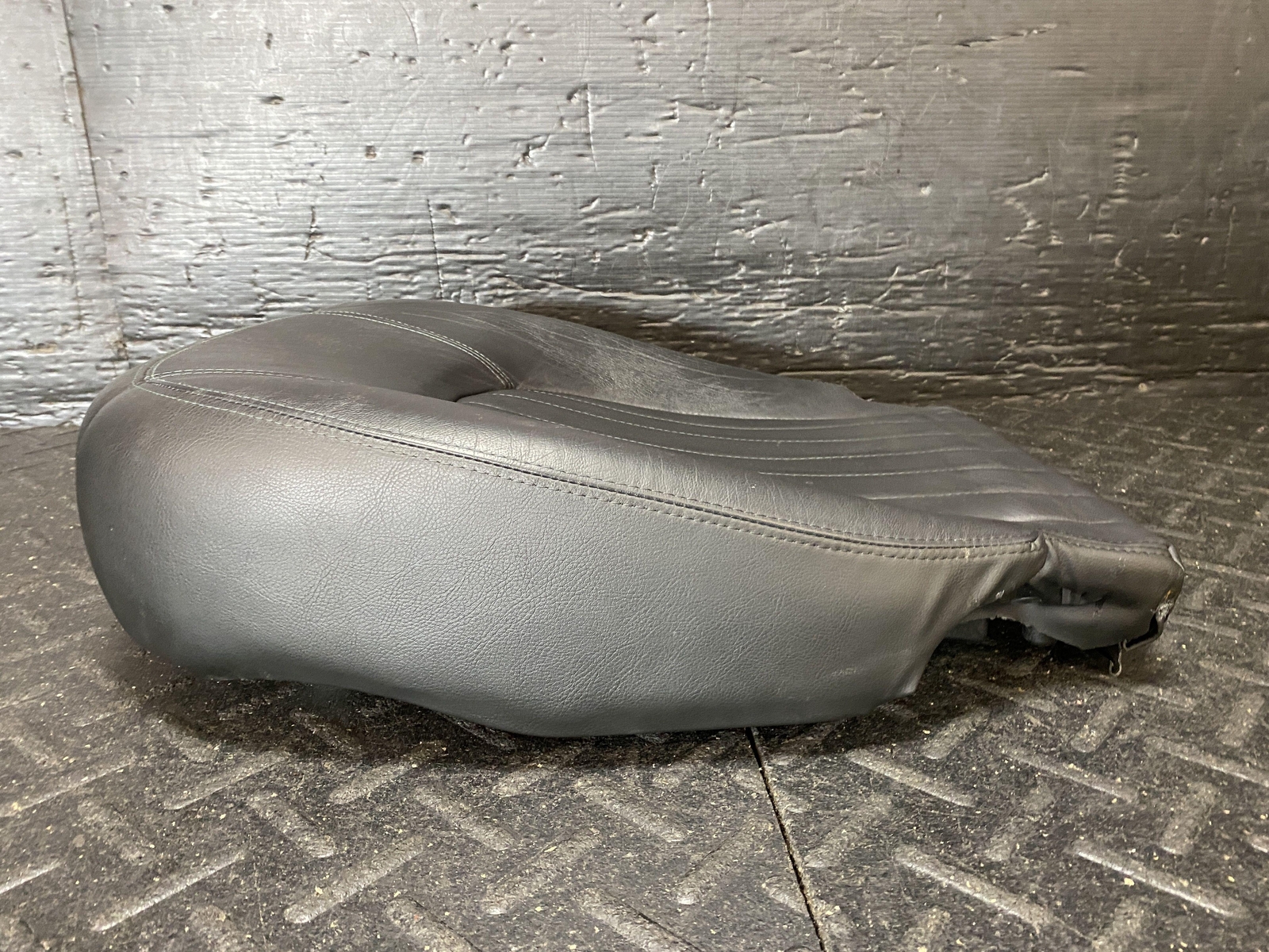 2004 MASERATI COUPE GT FRONT PASSENGER RIGHT BOTTOM SEAT CUSHION BLACK LEATHER