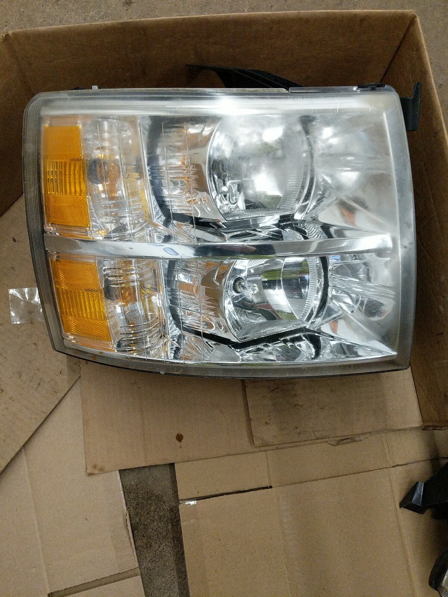 07-13 CHEVROLET SILVERADO HEADLIGHT PASSENGER RIGHT SIDE RH 