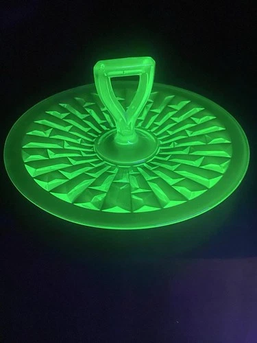 Vibtage 1930s Green Depression/Uranium Glass 10” Serving Platter w/Center Handle