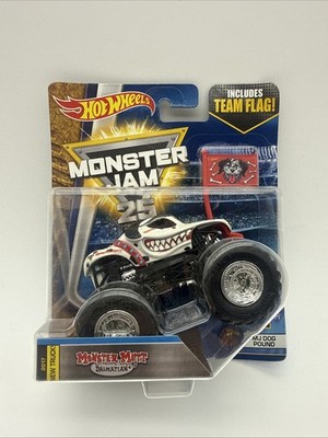 '2016 ''MONSTER MUTT'' Hot Wheels Monster Jam 1:64  Team Flag MJ DOG POUND 3/5
