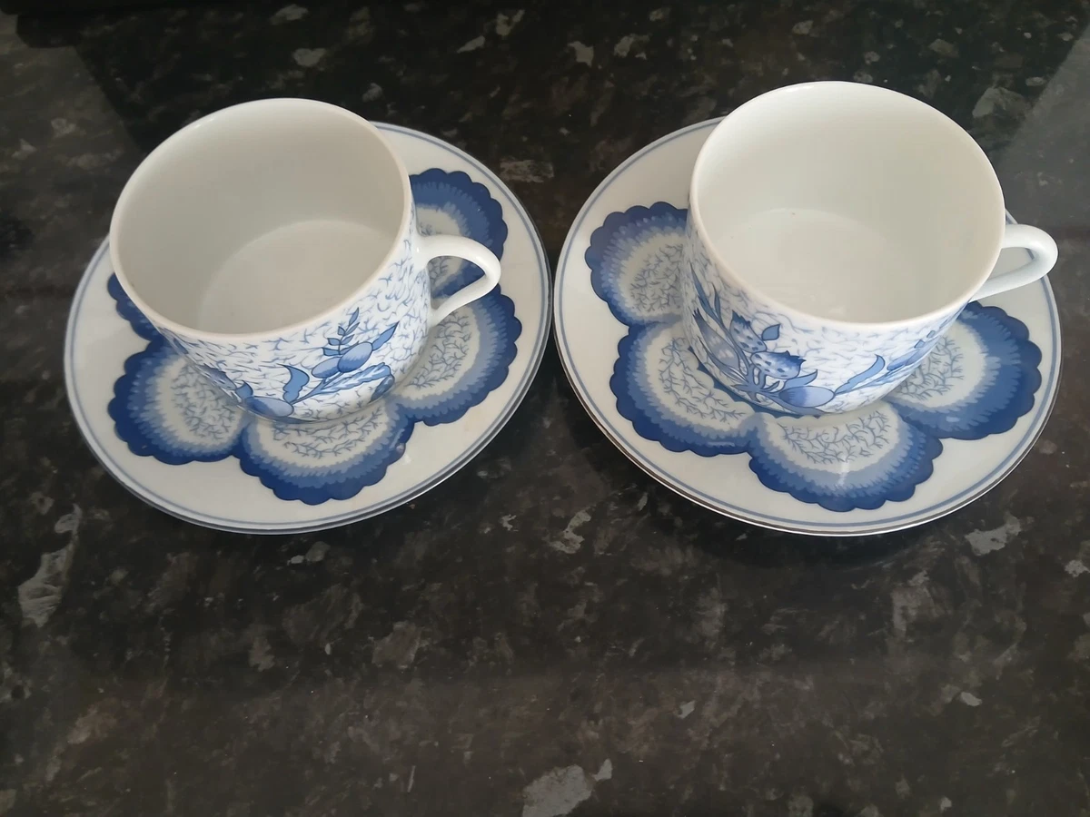 Deshoulieres dans tasses, soucoupes et chopes en céramique de