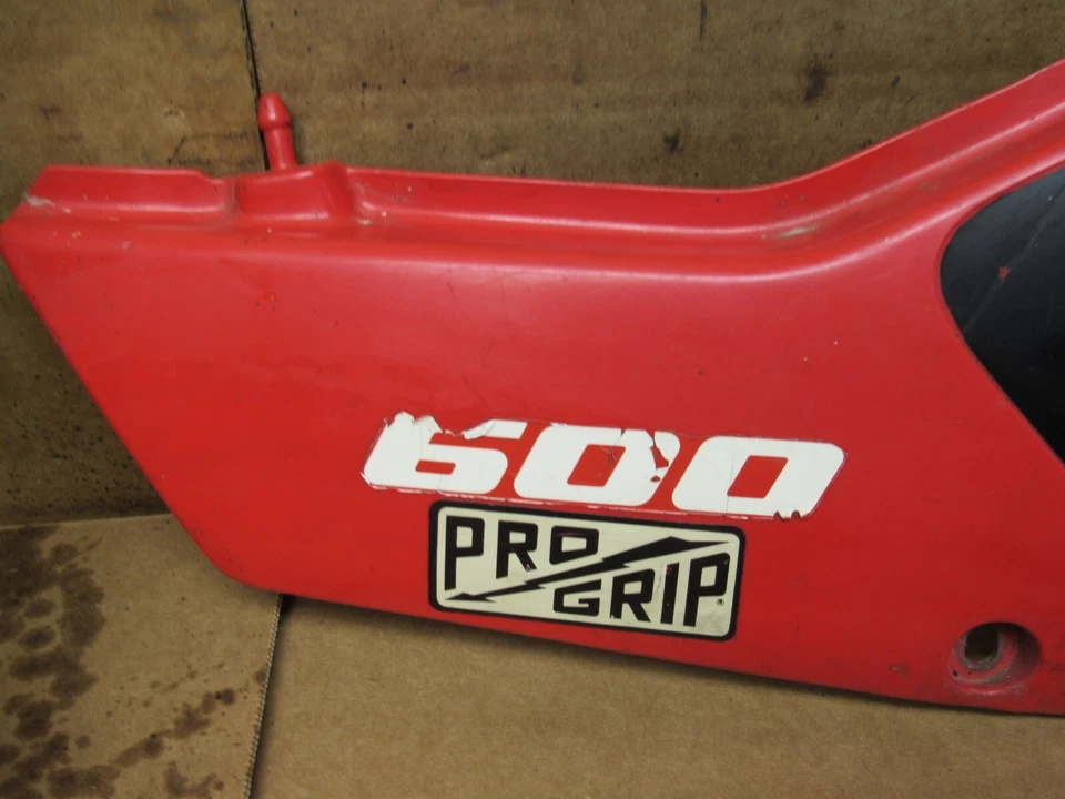 1984 Suzuki SP600 DR600 tampa quadro painel lateral esquerdo 47211-14A0 - Imagem 2 de 4