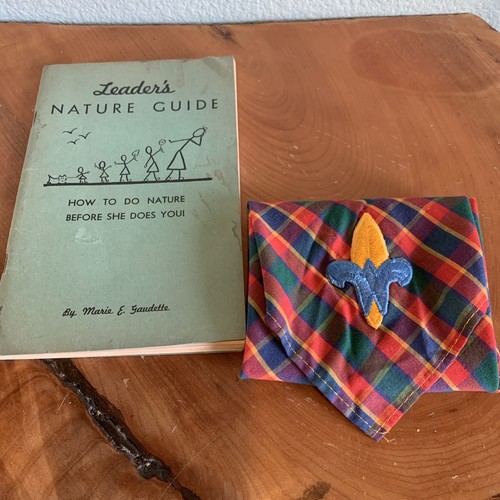 anciens objets scout garçon, insignes, stylos, écharpes, ceintures, cantine, livres, couteaux, plus - Photo 10/10