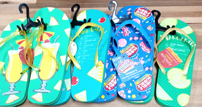 FOUR 4 PAIR FLIP FLOPS SANDALS SIZE WOMENS 5/6  (STOCK #4)