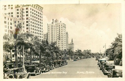 1945 Miami Florida Biscayne Blvd Sunny Winters Day autos RPPC Postcard 25-6185