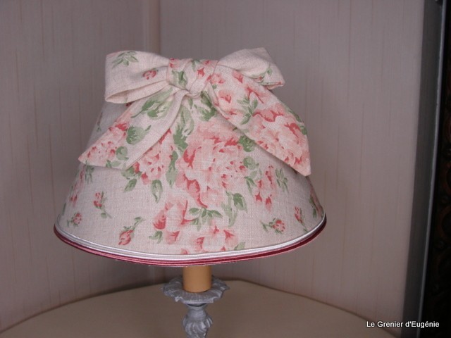 Abat-jour fleurs épanouies en lin ancien 23cm pour une chambre cosy