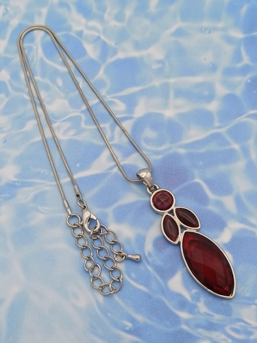 Beautiful Modern Silver Tone, Red & Purple Gem Detailed Pendant Chain Necklace - Picture 5 of 14