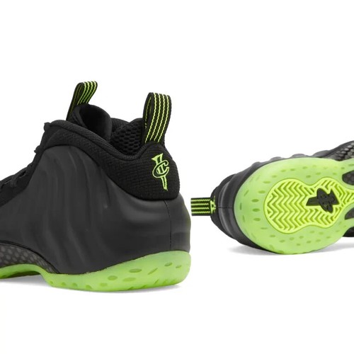 Nike Air Foamposite One Sneaker in Schwarz und Volt Schuhe - Bild 4 von 6