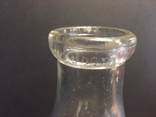 Vintage Glass Milk Bottle Pint Greenvale Milk Co Embossed Pasteurized Products - Picture 4 of 12