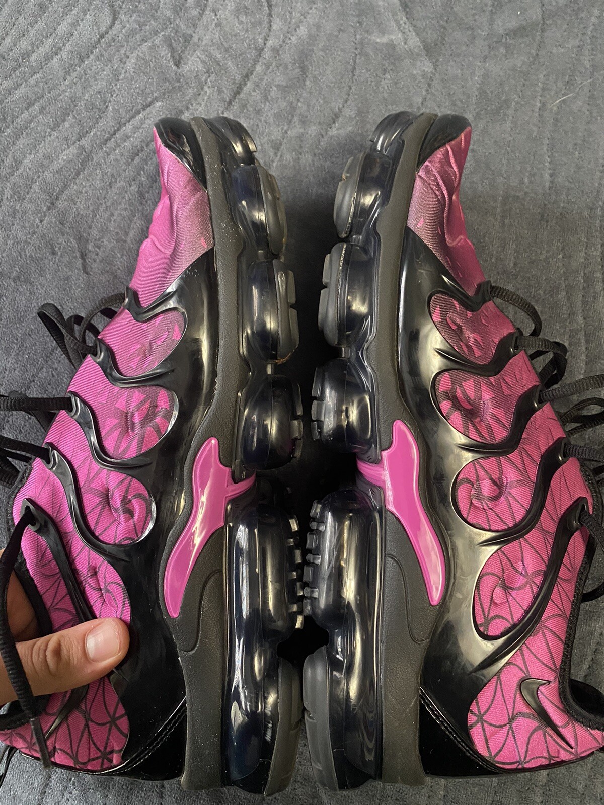 nike vapormax plus active fuchsia