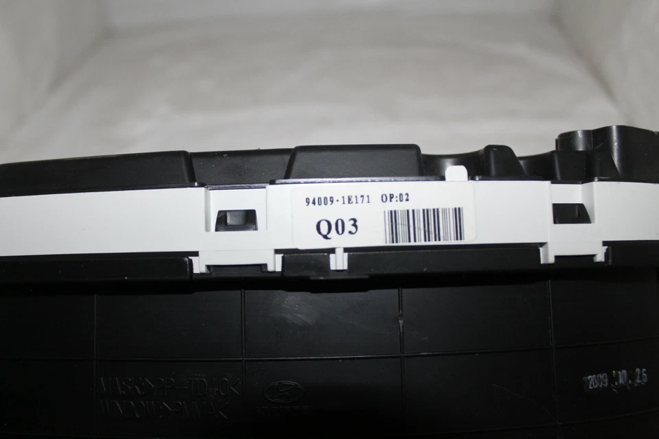 Speedometer Instrument Cluster Dash Panel 2010 & 11 Hyundai Accent 30,876 Miles - Image 3 of 4