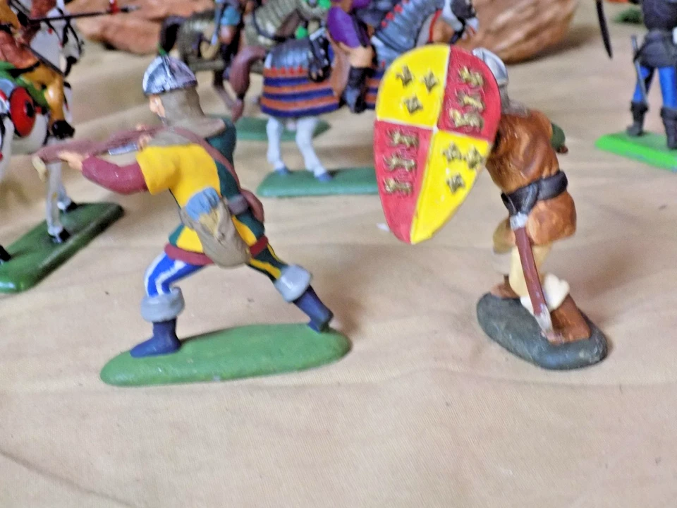 2 Barzso Crusader Men at Arms pro pintados para una exhibición de 60 mm (ago. Anuncio) Foto 2 de 4