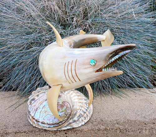 🦈 Vintage HAND-CARVED MAKO SHARK SCULPTURE w/ TEETH Large 17” RARE Steer Horn🦈