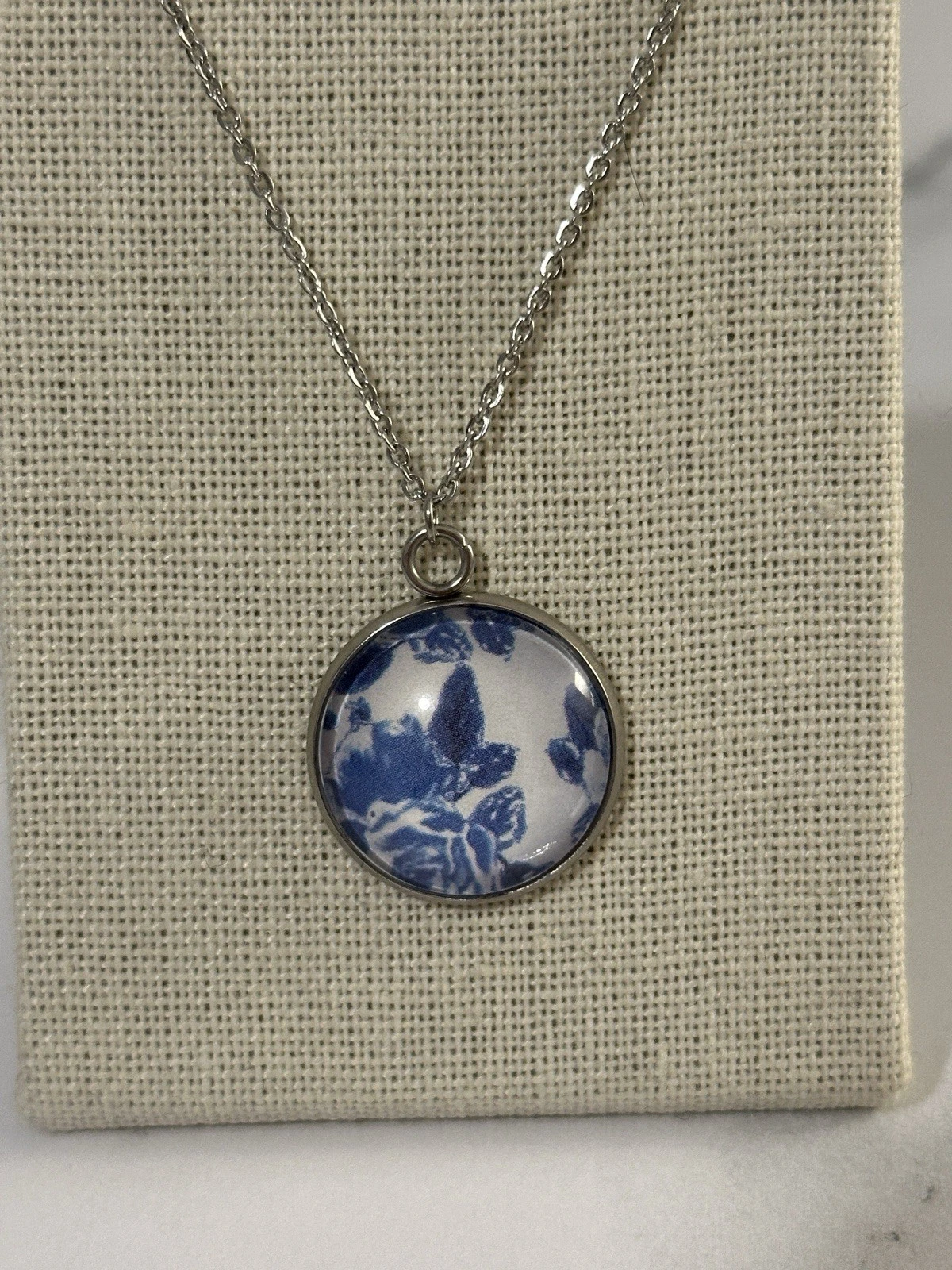 Silver Tone Blue & White Round Floral Charm Pendant Necklace w/ Cable Chain image 3