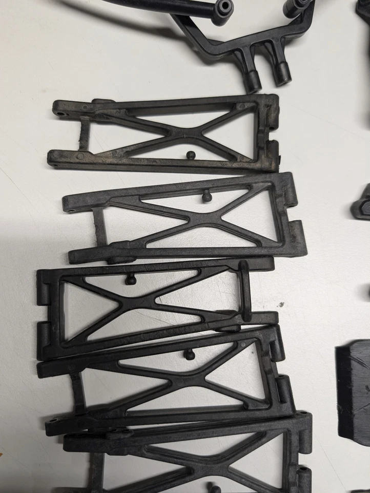 Lote de piezas surtidas Team Associated SC10 brazos traseros parachoques nudillo montaje amortiguador Foto 4 de 4