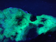 KB:  FANTASTIC! SW FL. BRIGHT GREEN CLEAR GLASSY HYALITE OPAL FROM GERMANY