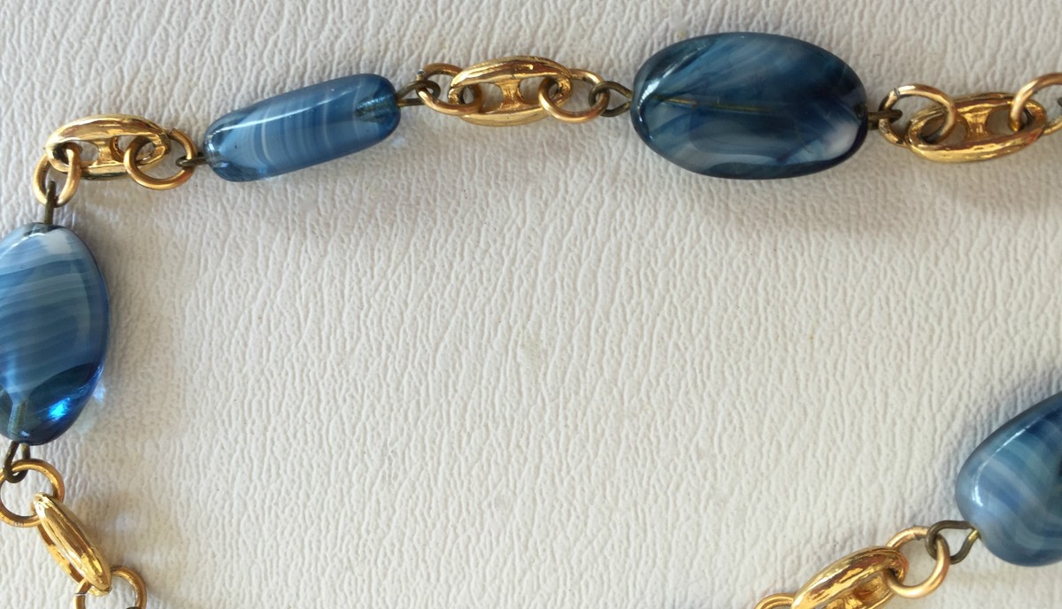 Collier Vintage Années 60/70 - Pâte De Verre Et Métal Doré, Bicolore, Mi-long