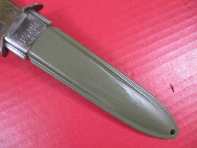WWII US Army M3 Trench Knife w/M8 Scabbard - Guard Marked: US M3