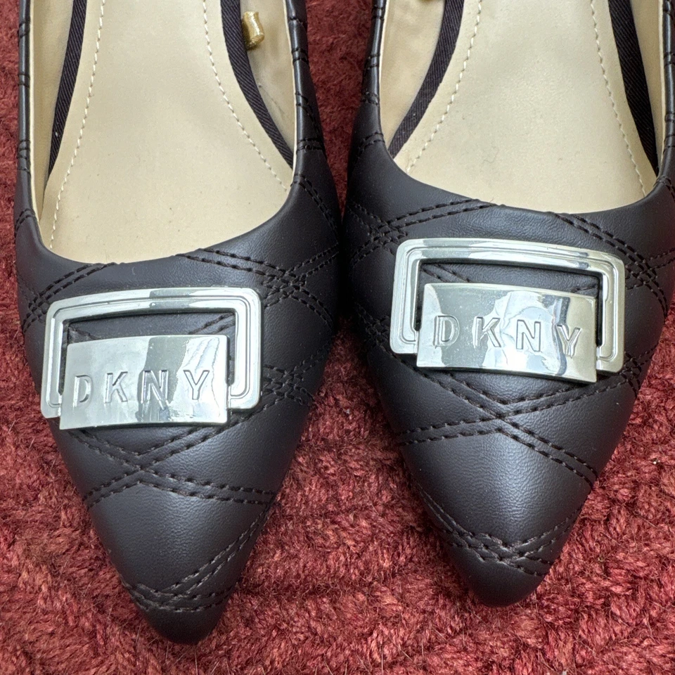 Tacones puntiagudos sintéticos marrón DKNY para mujer talla 9,5 Foto 2 de 4