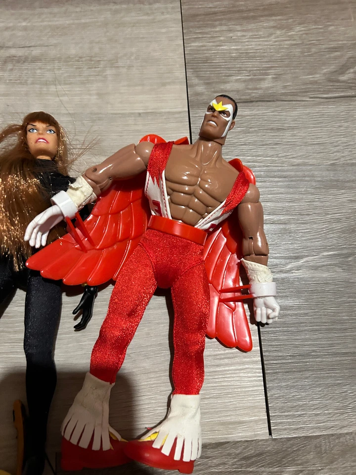 LOTE DE FIGURAS DE ACCIÓN AVENGERS MARVEL FAMOSAS CUBIERTAS - JUEGO DE 8 PULGADAS Foto 4 de 4