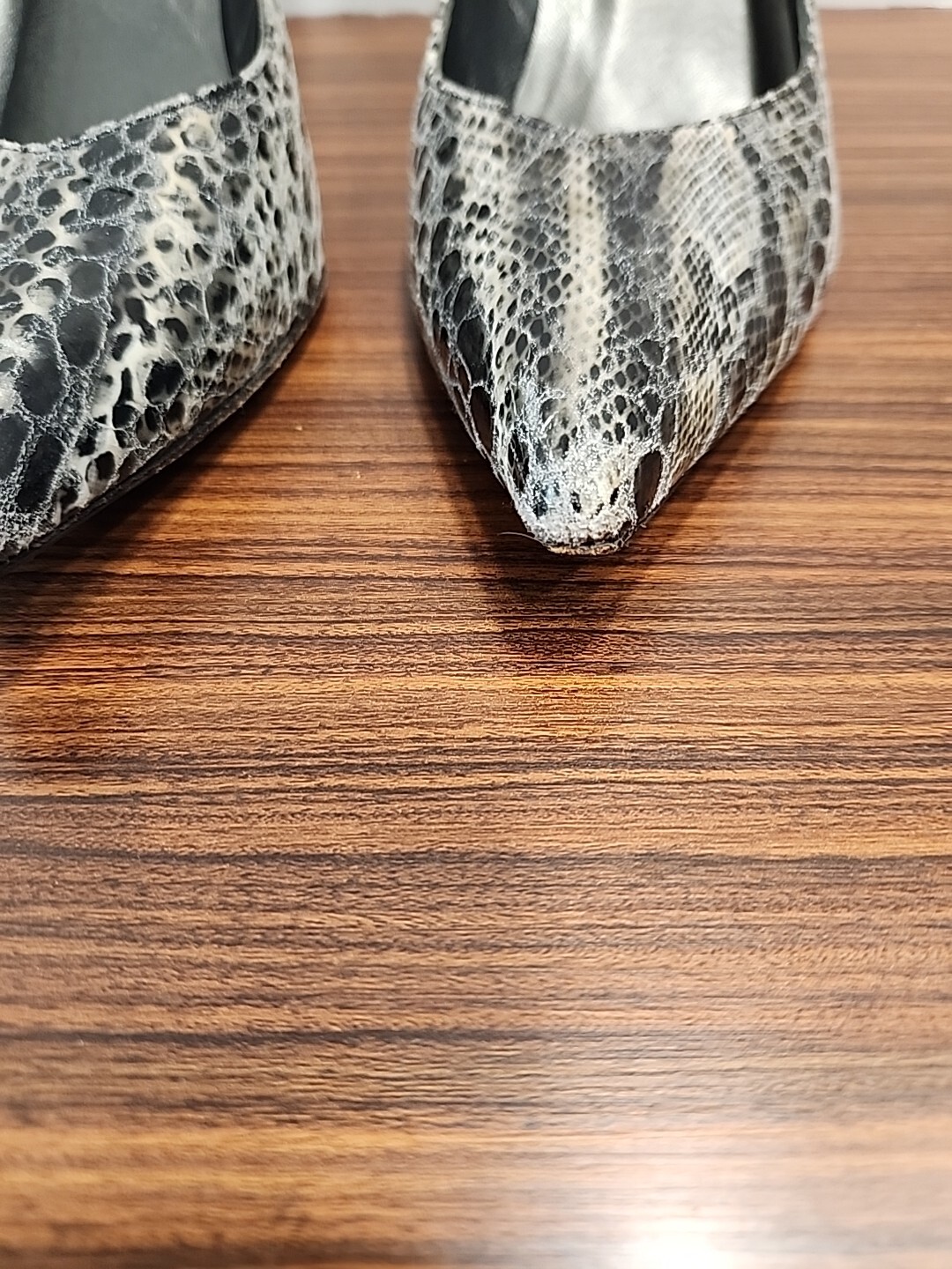 Stuart Weitzman 7.5 M Black Python Snake Skin Met… - image 2