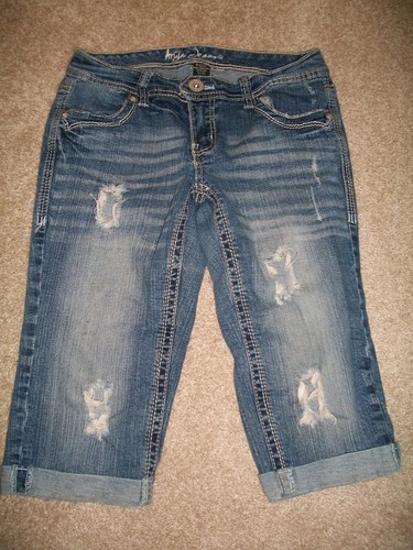 ARIYA JEANS DISTRESSED DENIM CAPRI 312 
