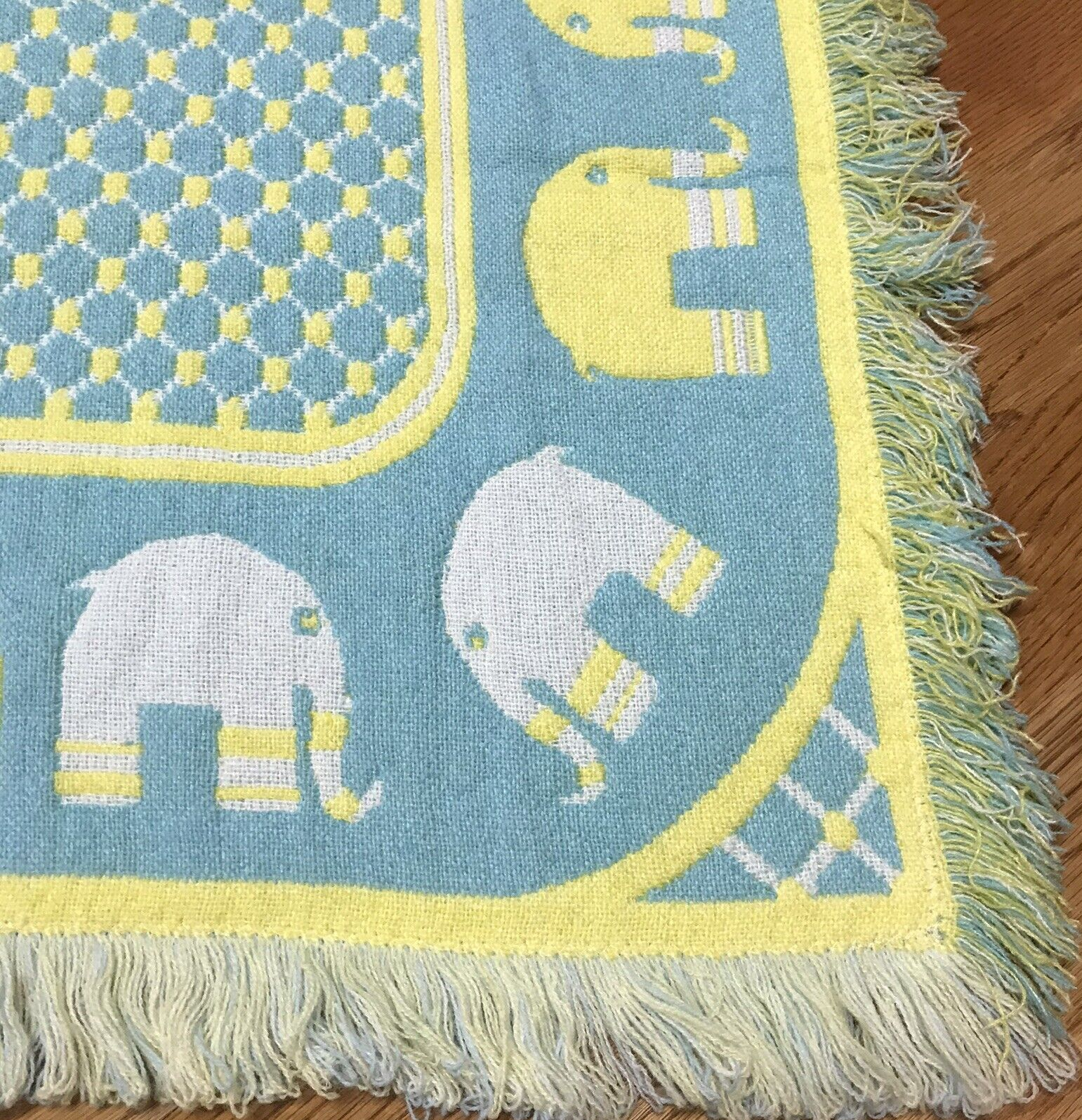 Vtg Baby Blanket Elephants Rug Wall Hanging Turquoise 