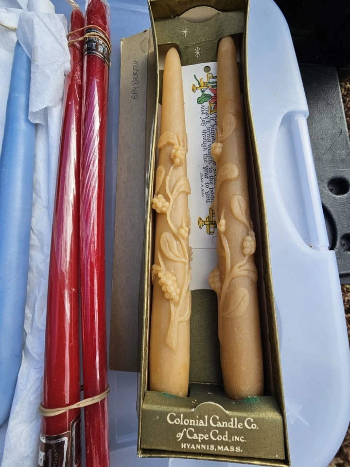 4 pares de velas cónicas surtidas de colección. 2 velas coloniales en relieve de acebo de colección  Foto 3 de 4