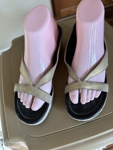 donald j pliner sandals size 9