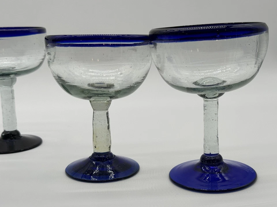  4 vasos mexicanos de margarita de vidrio soplado a mano borde y base azul cobalto Foto 3 de 4